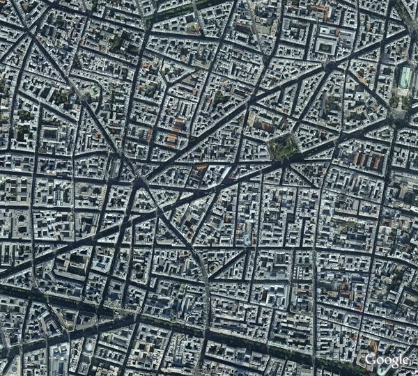16 巴黎，交叉路口可以有很多花样.jpg