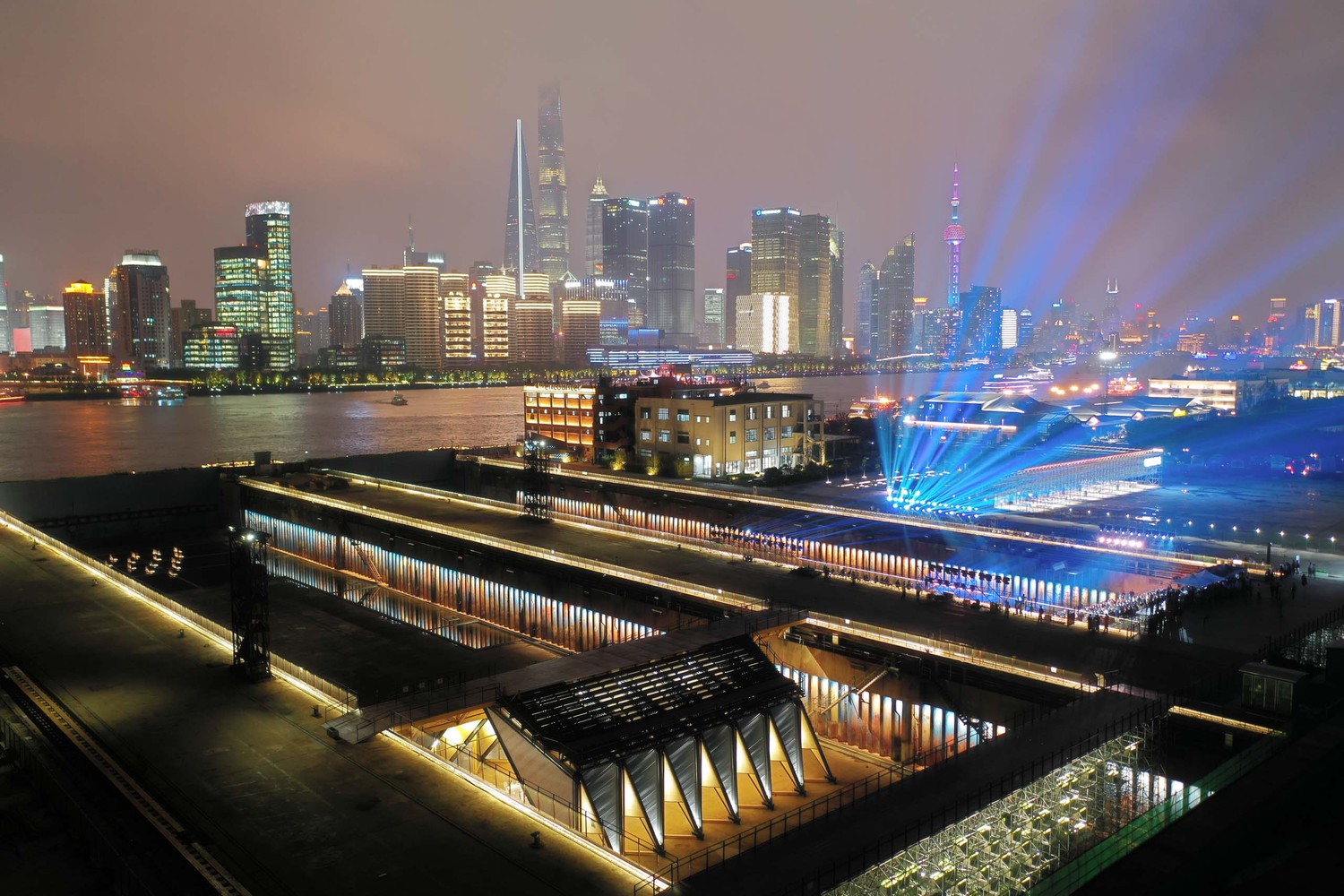 图1_2019上海城市空间艺术季主展场夜景_田方方拍摄.jpg
